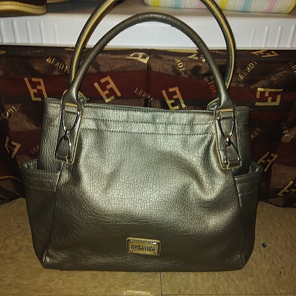 Kenneth Cole Metallic Gold Large Purse - Picture 1 of 4